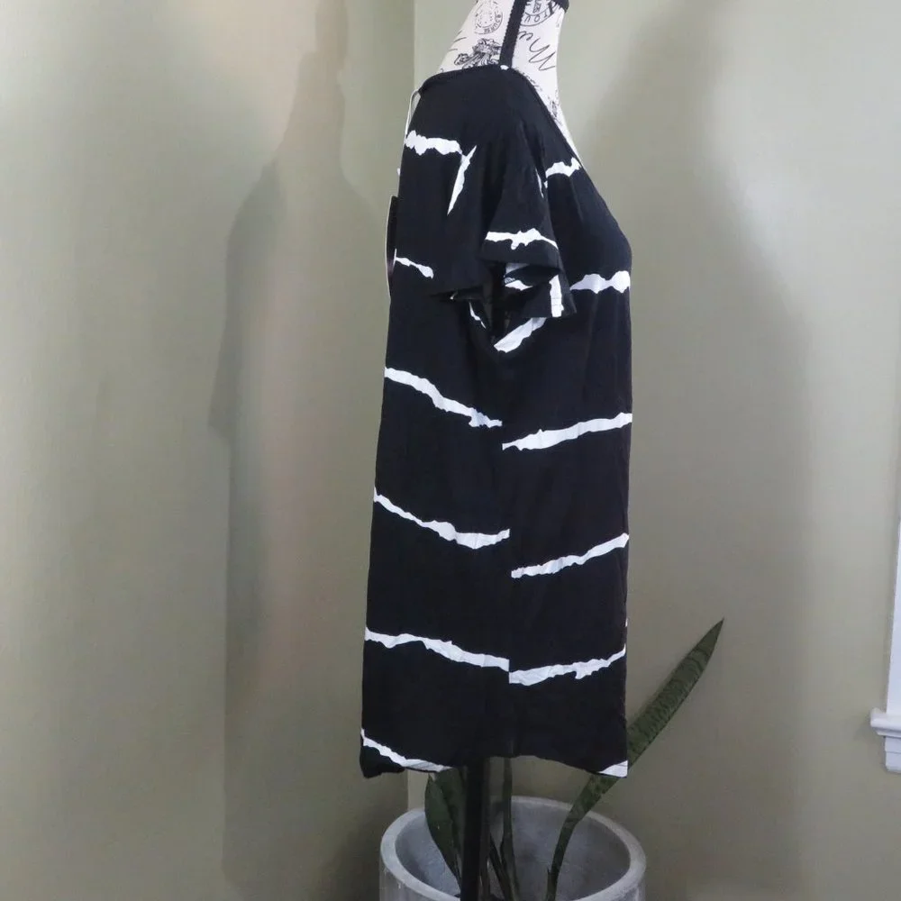Women`s Shirt‎ Black Stripes New with tags size XL